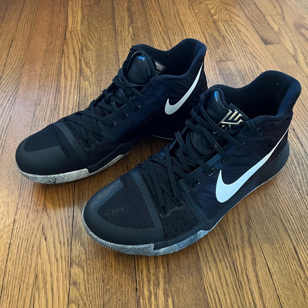 Nike Kyrie 3 BHM